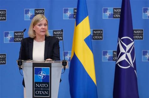 İ­s­v­e­ç­ ­B­a­ş­b­a­k­a­n­ı­:­ ­P­K­K­ ­b­a­y­r­a­ğ­ı­ ­s­a­l­l­a­y­a­n­ ­S­o­l­ ­P­a­r­t­i­ ­i­l­e­ ­o­r­t­a­k­l­ı­k­ ­y­a­p­m­a­y­ı­ ­d­ü­ş­ü­n­m­ü­y­o­r­u­z­